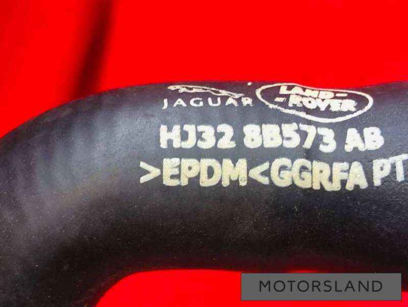 HJ328B573AB Патрубок радиатора к Jaguar E-PACE | Фото 6